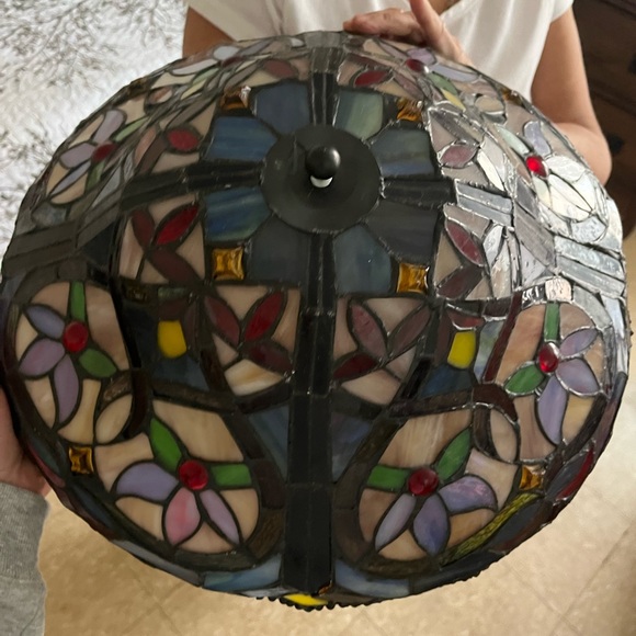 I have two beautiful Tiffany ceiling lamps. They are used but are in good shape - Picture 4 of 6